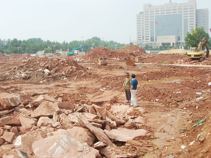 萊蕪茂業中心項目土石方開挖及外運工程